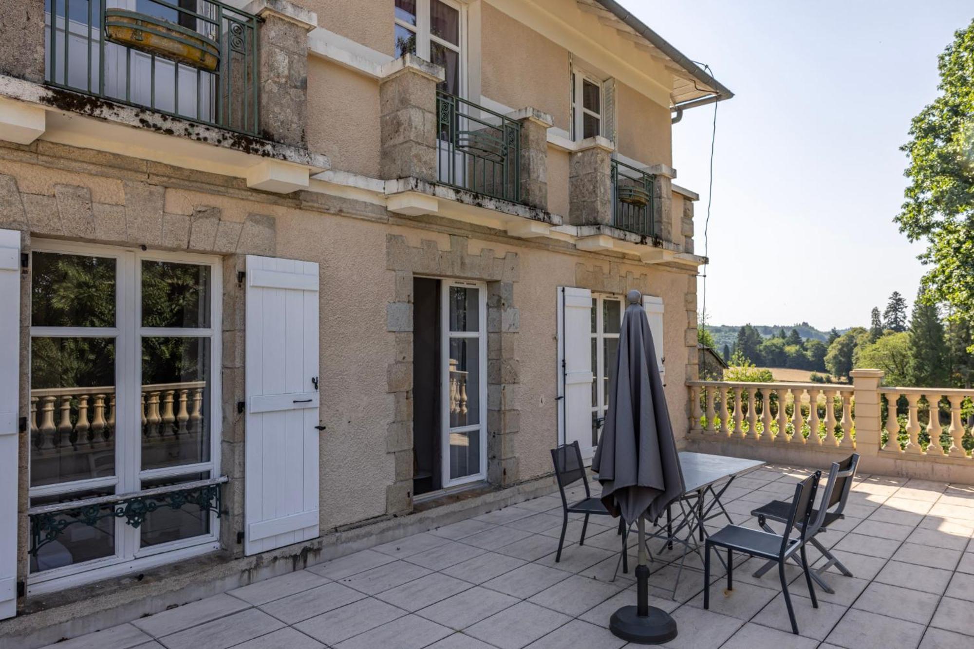 Domaine De La Clauzure 호텔 La Roche-Canillac 외부 사진